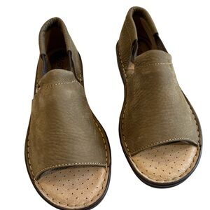 Born Cove leather sandals. Tan. Size 8 leather suede cushion arch support